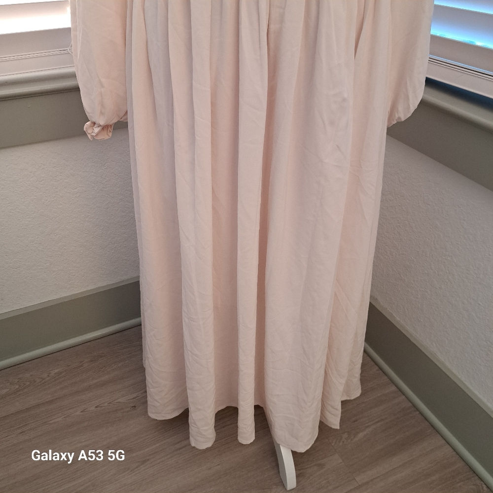 Elegant Cream Long Sleeve Dress - Picture 3 of 11